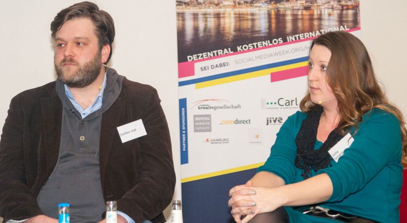 Julia Schönborn, Wissenschaflterin und Bloggerin Steffen Voss, Internetreferent SPD Schleswig-Holstein sitzen nebeneinander