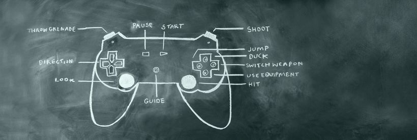 Kreidezeichnung von einem Gaming-Controller auf einer Schultafel