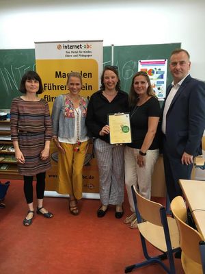 Übergabe des Zertifikats „Internet-ABC-Schule“