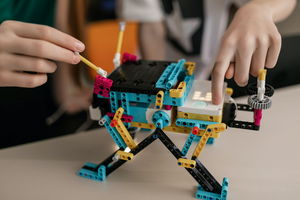Symbolbild: Ein Roboter aus Lego