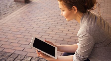 Foto Frau mit Tablet