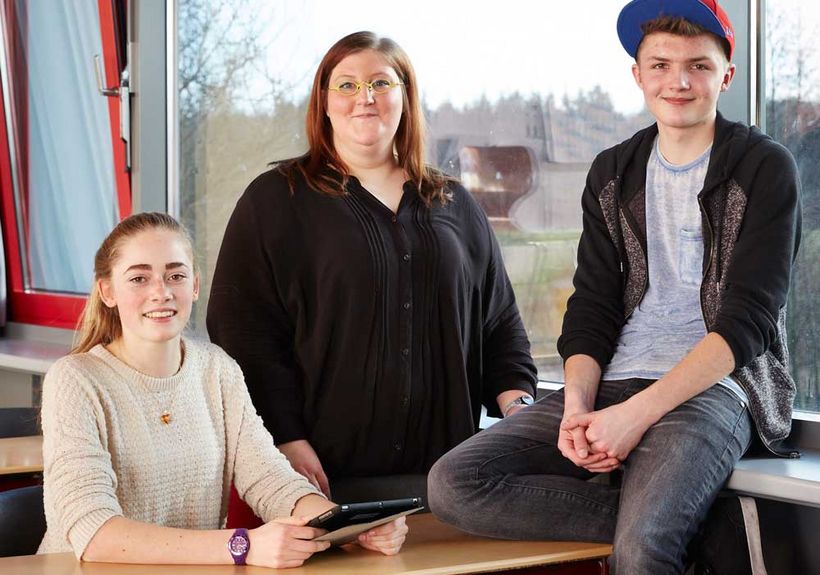 Catharina Frehoff mit ihren MedienScouts Hanna und Gordon
